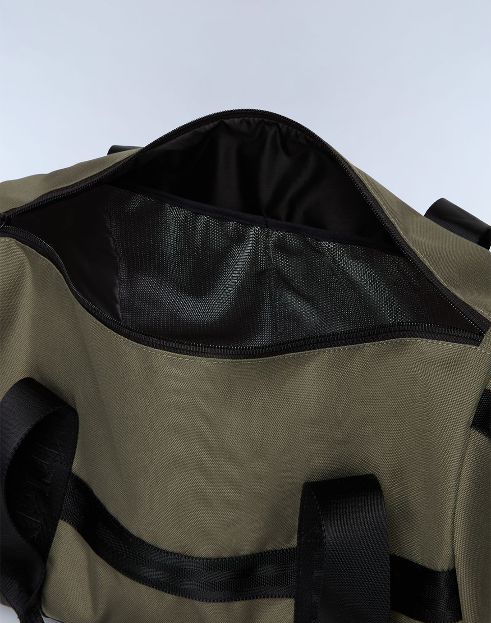 NAPAPIJRI BERING TRAVEL SMALL 1 (Размери: 46 x 28 x 28см.)