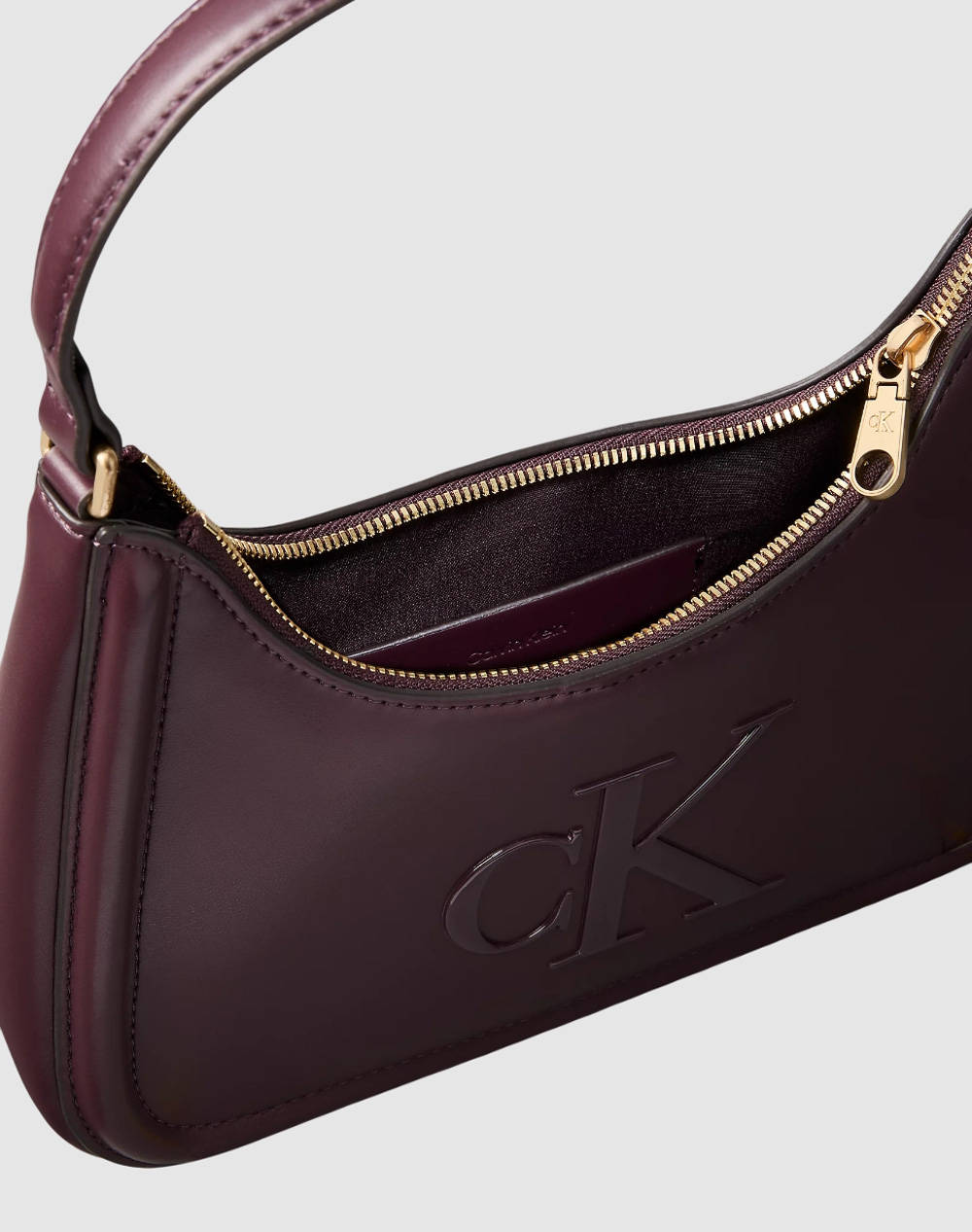 CALVIN KLEIN RAISED CK SMALL SHOULDER BAG (Размери: 25 x 18.5 x 6см.)
