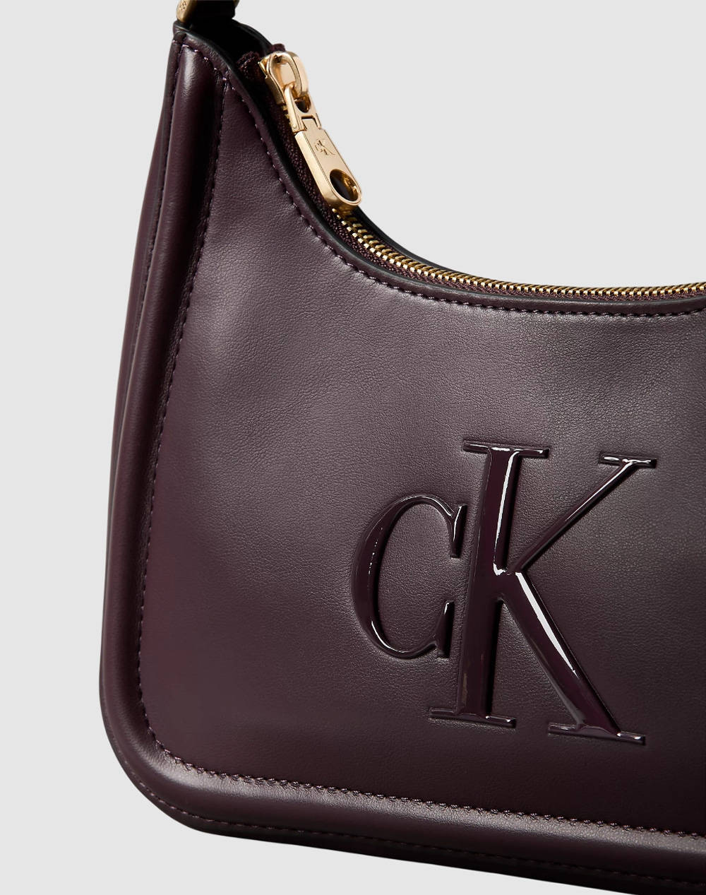 CALVIN KLEIN RAISED CK SMALL SHOULDER BAG (Размери: 25 x 18.5 x 6см.)