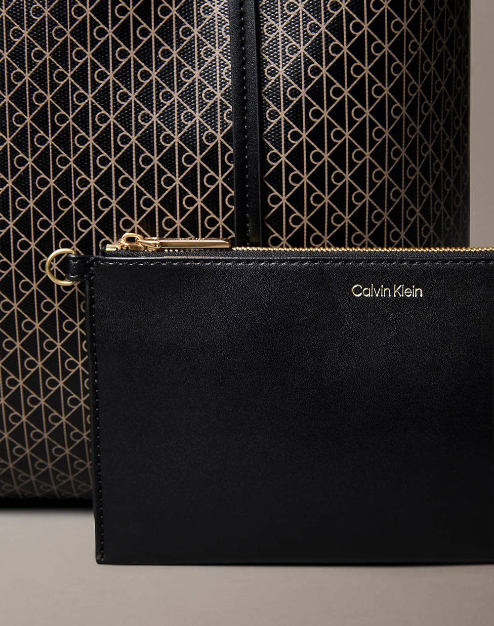 CALVIN KLEIN JEANS AOP SMALL TOTE (Размери: 31 x 24 x 9см.)