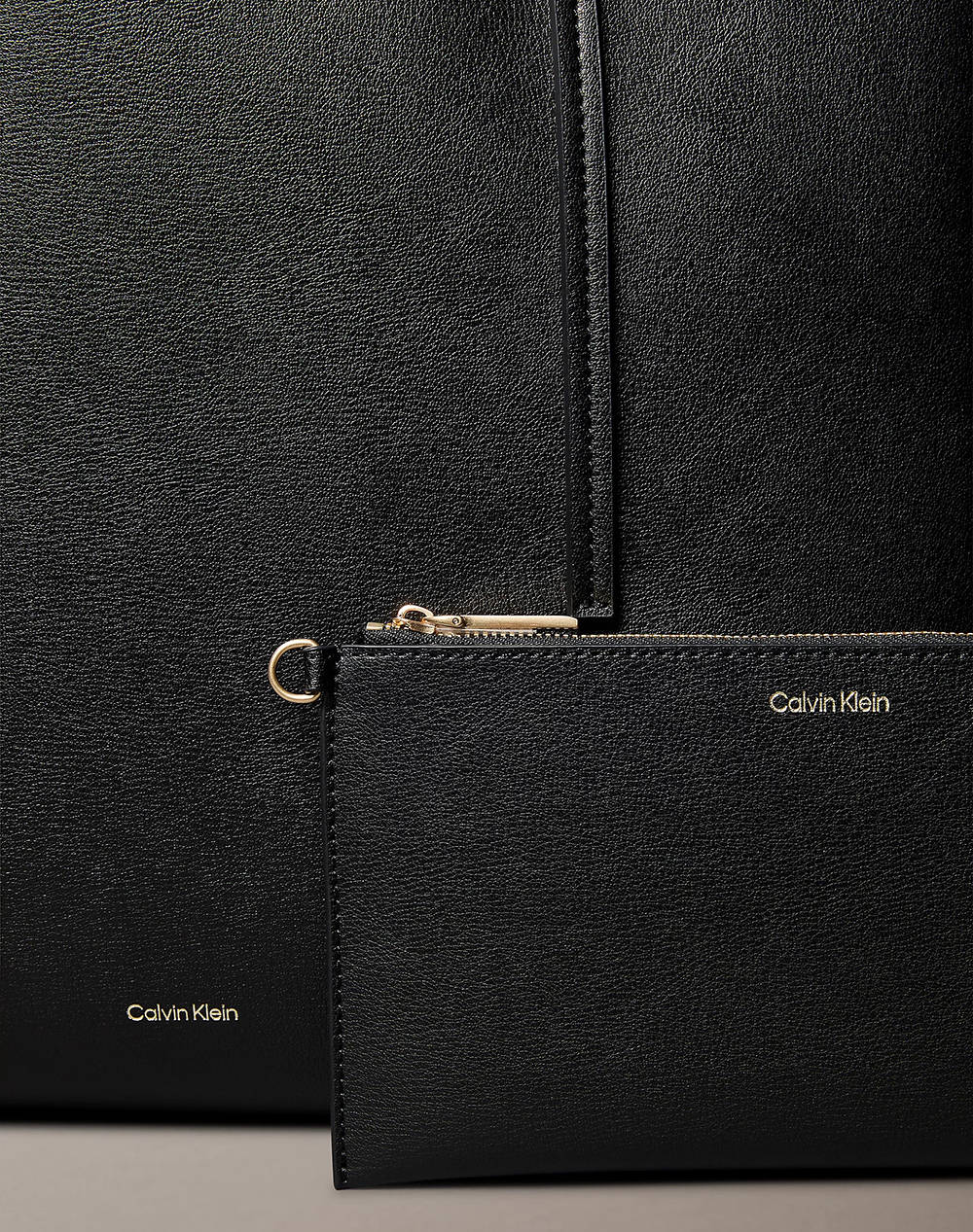 CALVIN KLEIN JEANS FOIL LOGO TOTE W/POUCH (Размери: 40 x 28 x 12см.)