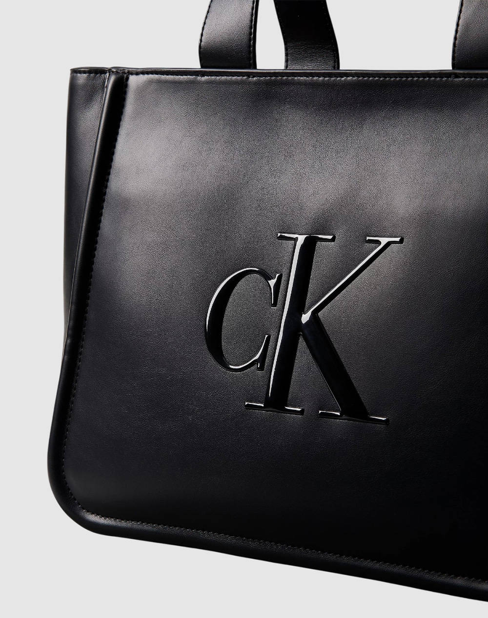 CALVIN KLEIN RAISED CK MEDIUM TOTE (Размери: 33 x 27.5 x 15см.)