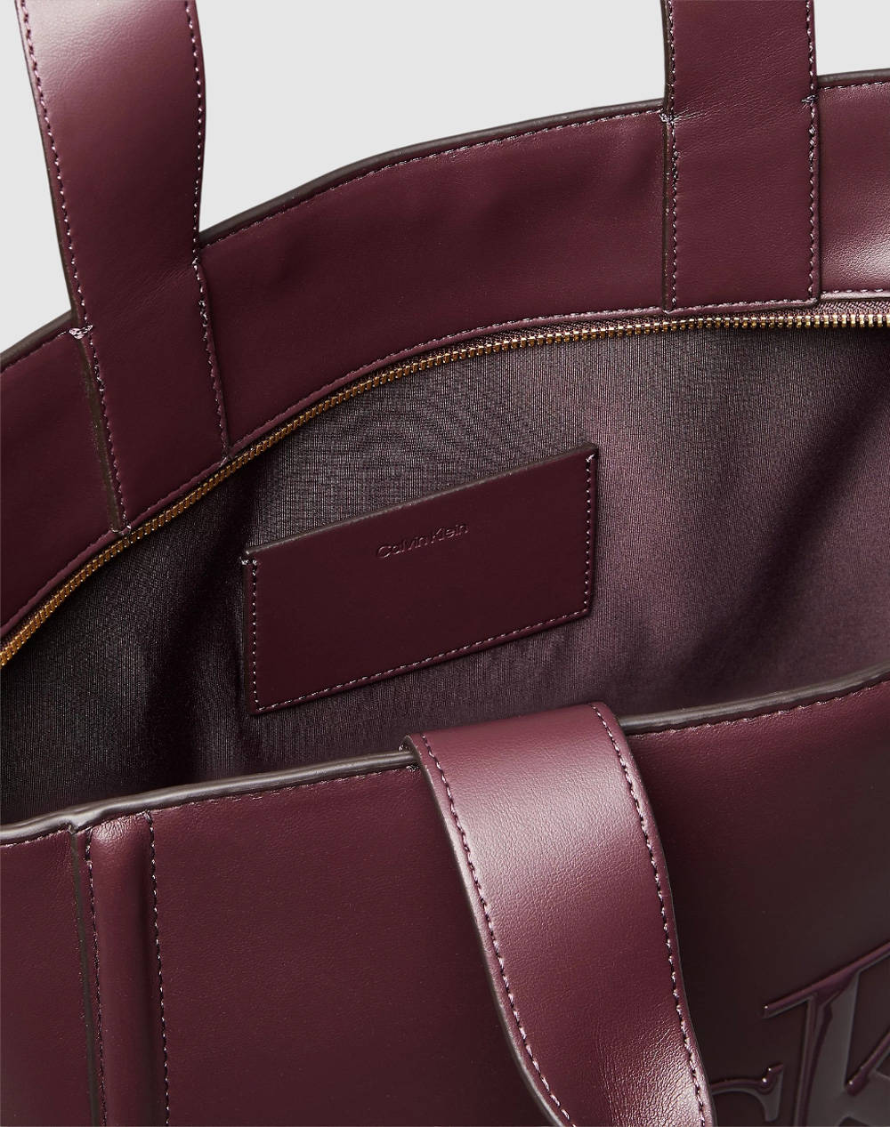 CALVIN KLEIN RAISED CK MEDIUM TOTE (Размери: 33 x 27.5 x 15см.)