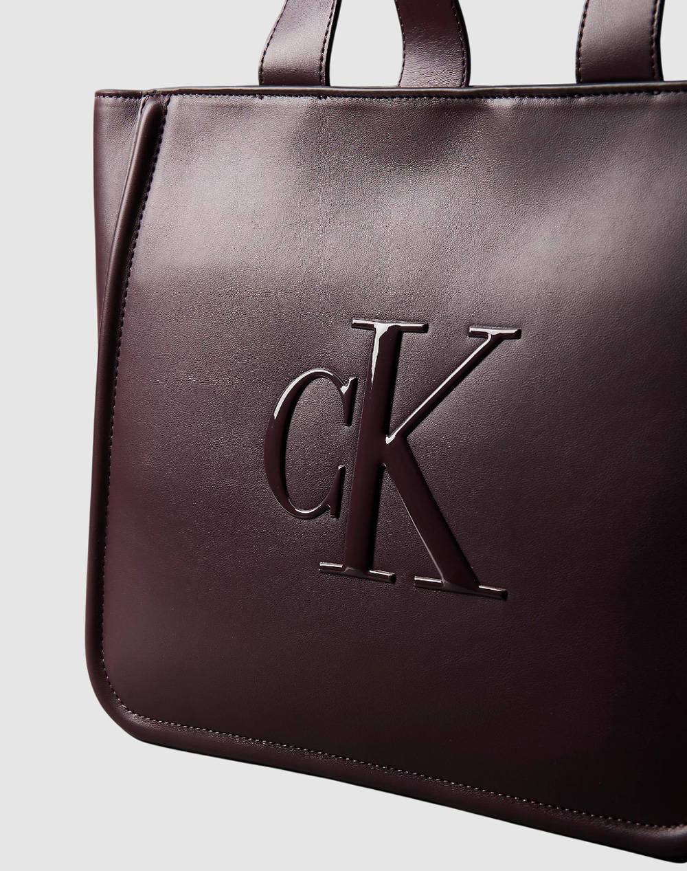 CALVIN KLEIN RAISED CK MEDIUM TOTE (Размери: 33 x 27.5 x 15см.)