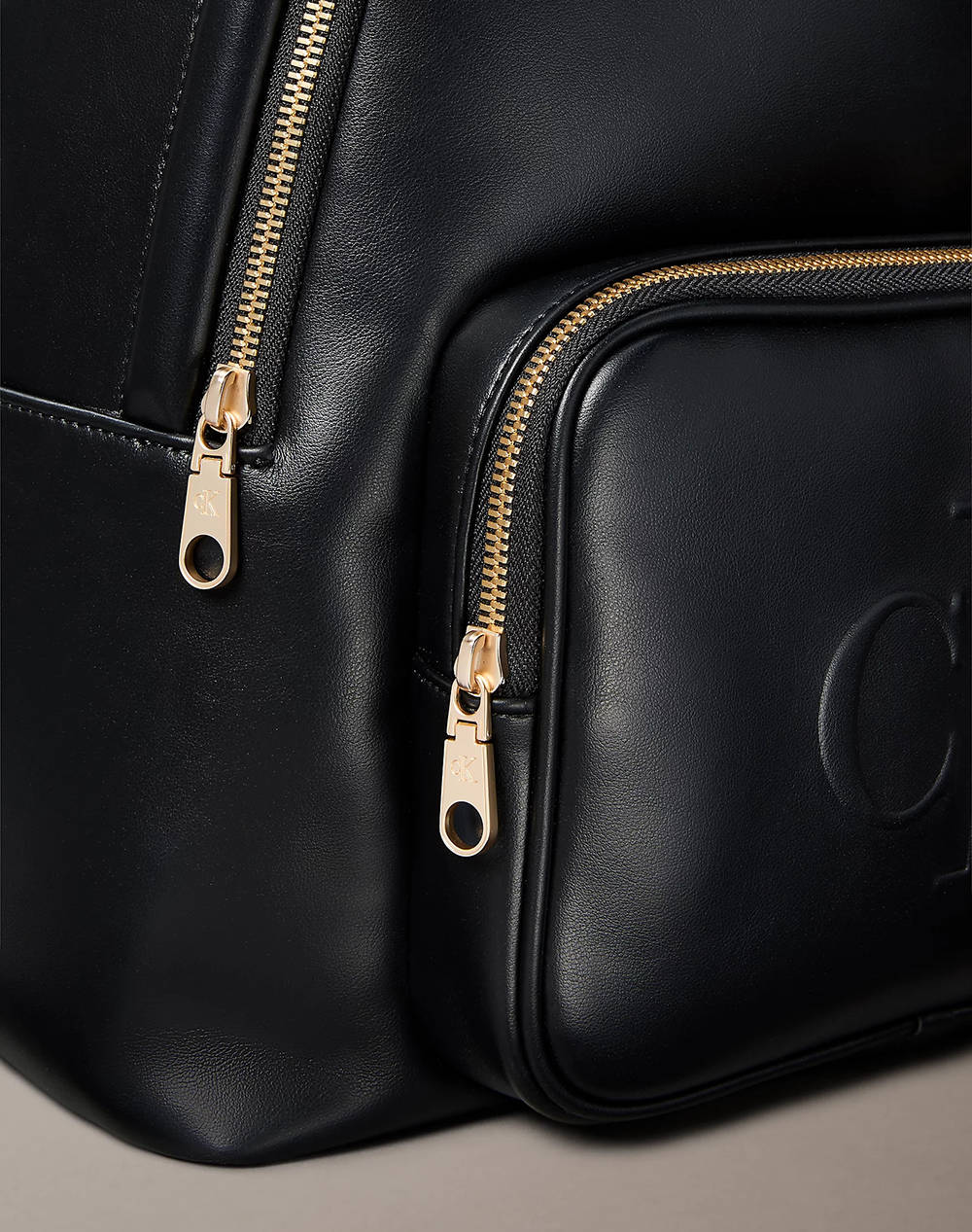 CALVIN KLEIN RAISED CK BACKPACK (Размери: 31 x 41 x 12см.)