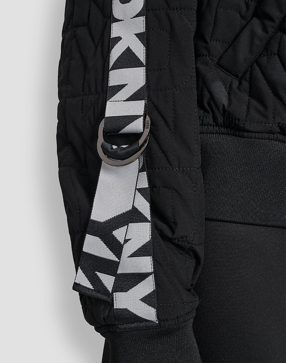 DKNY ЯКЕ