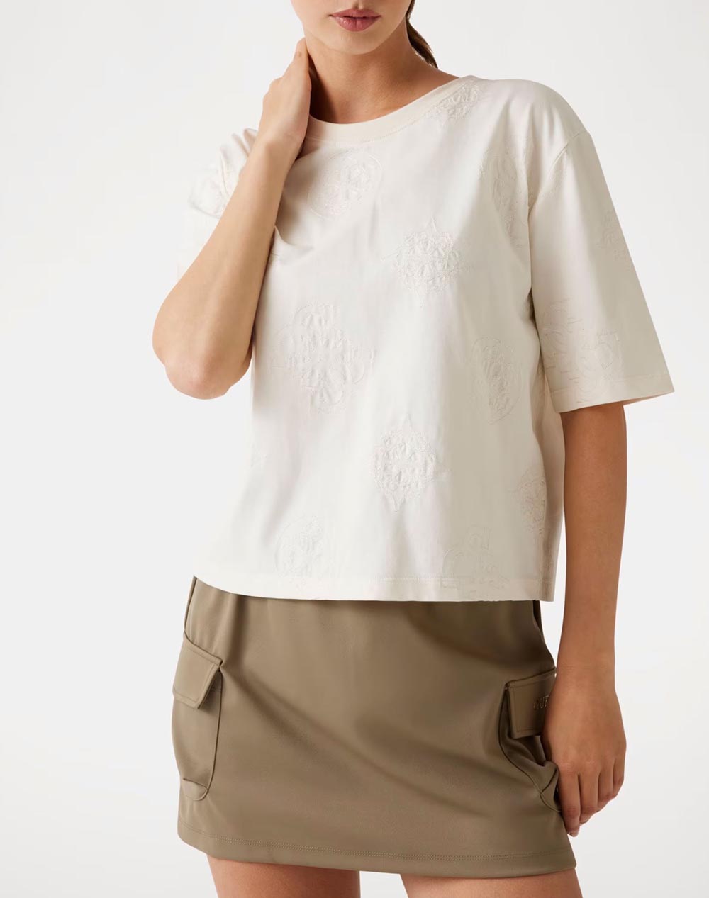 GUESS PEONY AOP EMBROIDERY BOXY TEE ДАМСКА ТЕНИСКА