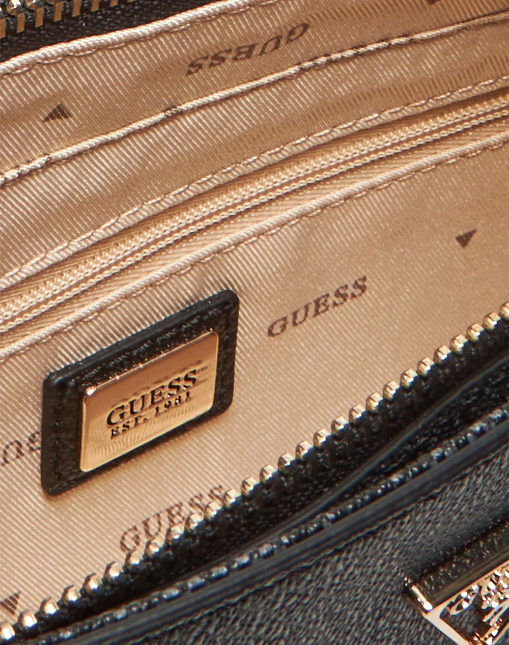 GUESS NOELLE II MINI TP ZP SHLDR BAG ДАМСКА ЧАНТА (Размери: 22 x 13 x 4см.)