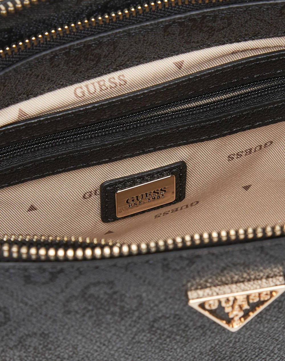 GUESS NOELLE II TRI COMP CROSSBODY ДАМСКА ЧАНТА (Размери: 26 x 18.5 x 7.5см.)