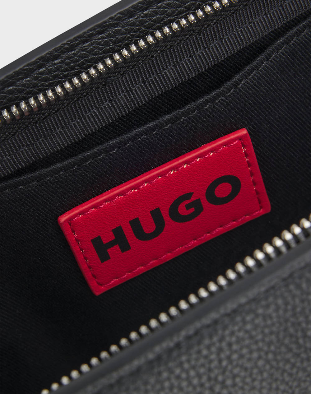 HUGO Chris 2.0_ShBag Long 10260358 01 (Размери: 29 x 16 x 9.5см.)