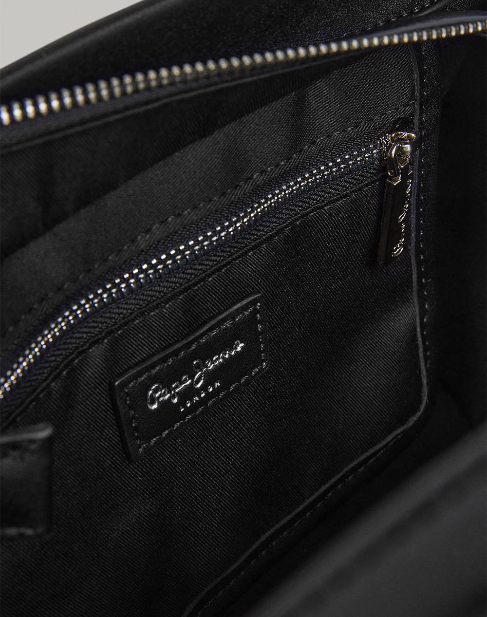 PEPE JEANS DROP 2 ZADIE MARREL ДАМСКА ЧАНТА (Размери: 10.5 x 26 x 18см.)