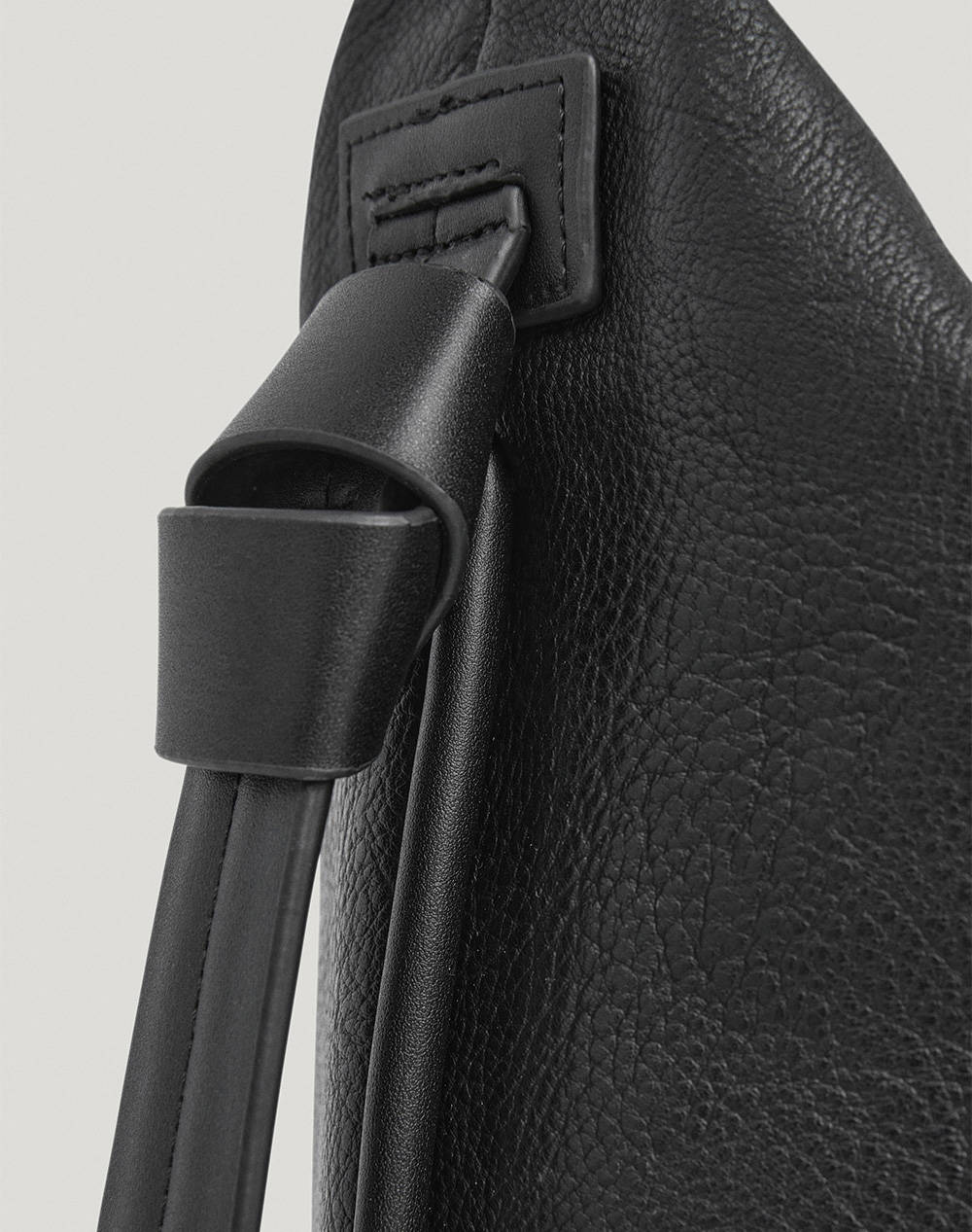PEPE JEANS DROP 2 CADDY CODE ДАМСКА ЧАНТА (Размери: 26 x 18 x 10.5см.)