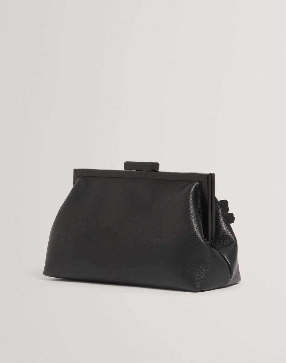 TED BAKER FIORELL Flower 3D Applique Clutch Bag (Размери: 21 x 11.5 x 7.5см.)