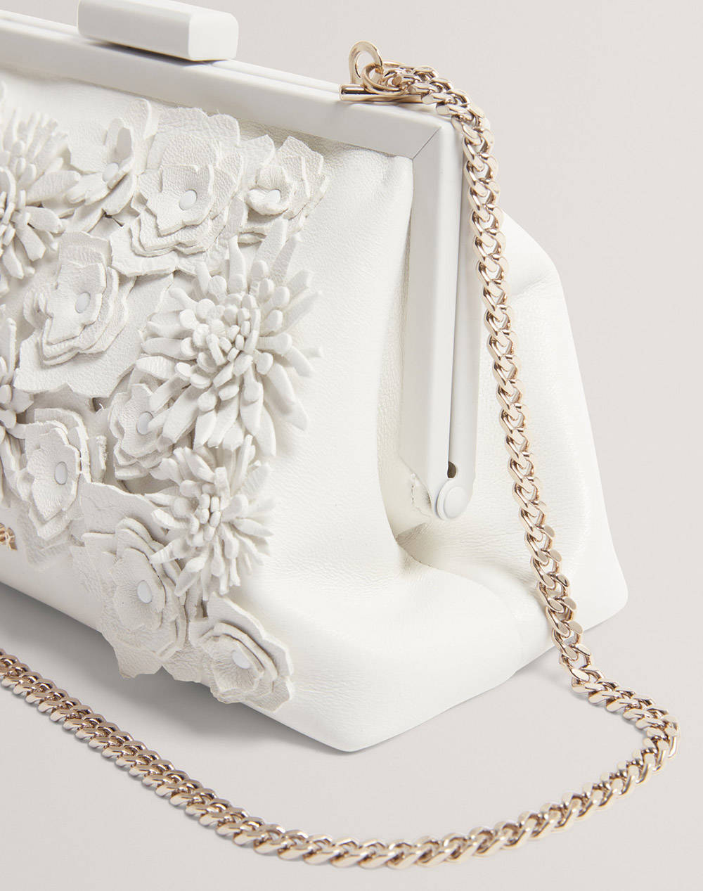 TED BAKER FIORELL Flower 3D Applique Clutch Bag (Размери: 21 x 11.5 x 7.5см.)