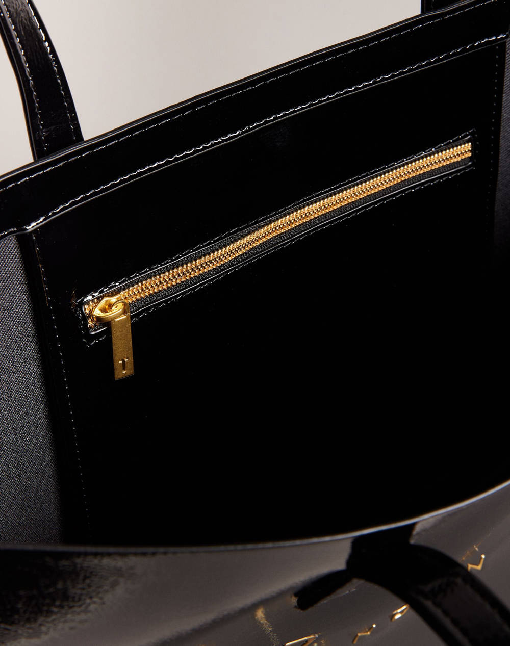 TED BAKER CRIKON Crinkle Extra Large Icon Bag (Размери: 45 x 35 x 14см.)
