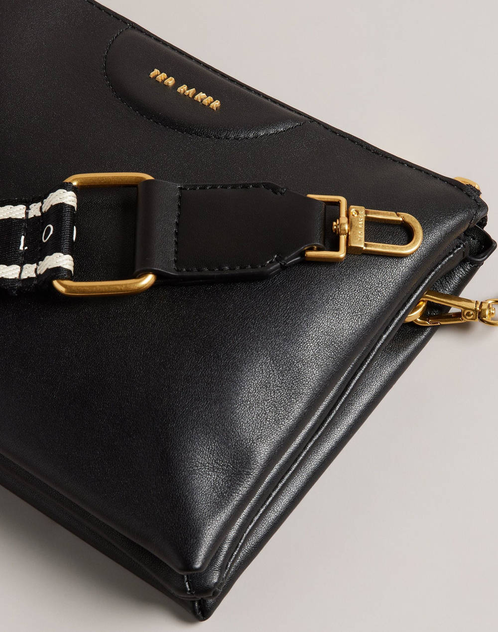 TED BAKER ESILLE Webbing Crossbody Bag (Размери: 24 x 17 x 4 см)