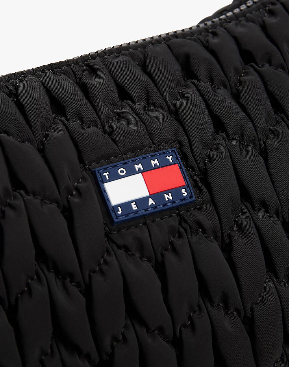 TOMMY JEANS TJW URBAN LARGE QUILTED X-BODY (Размери: 40 x 11.5 x 39см.)