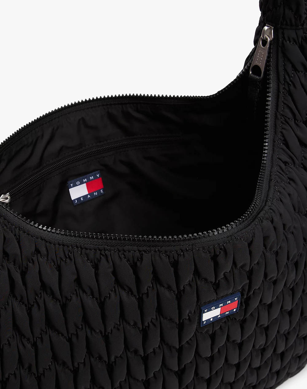 TOMMY JEANS TJW URBAN LARGE QUILTED X-BODY (Размери: 40 x 11.5 x 39см.)