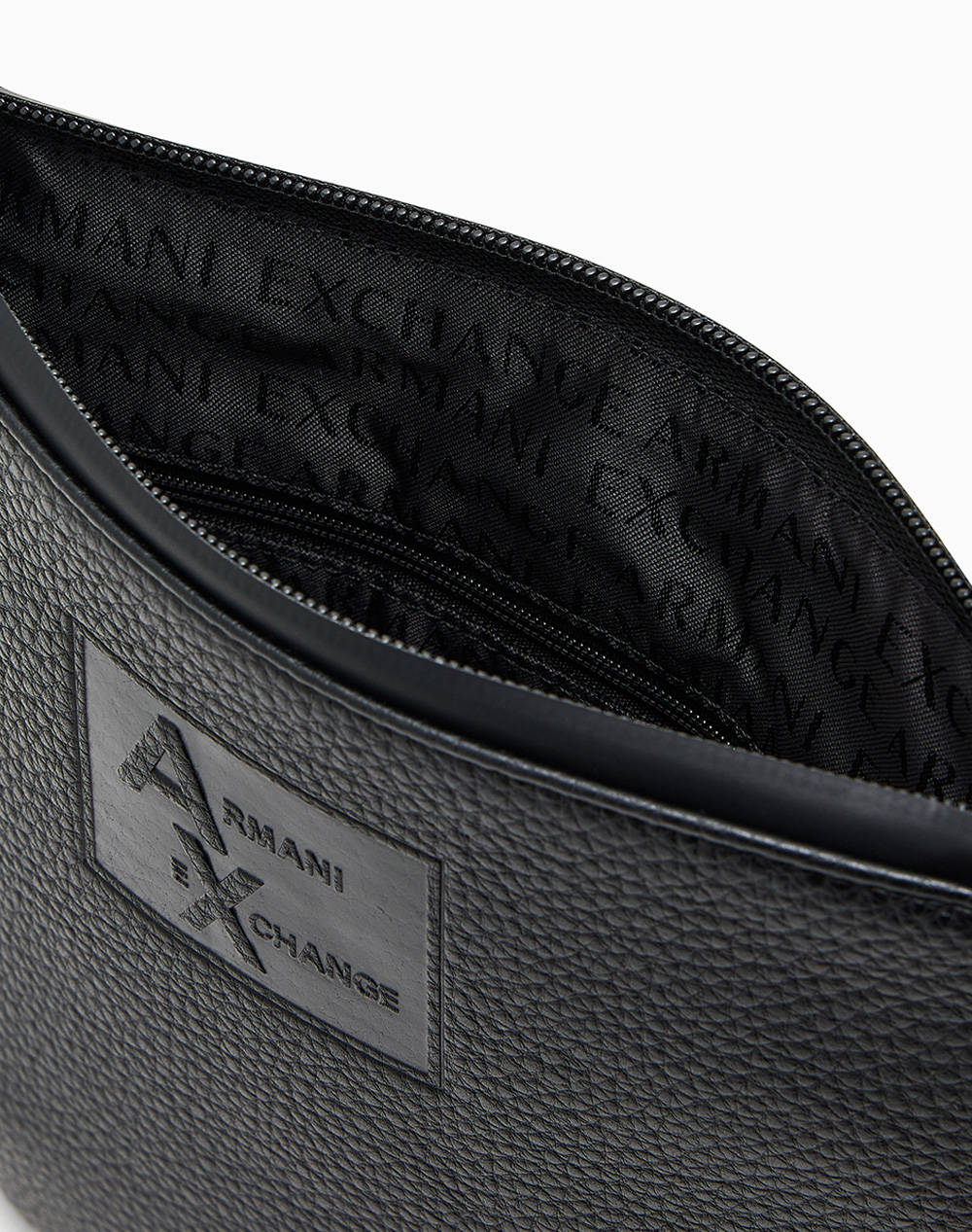 ARMANI EXCHANGE MESSENGER BAG (Размери: 37 x 5.5 x 14.5 см.)