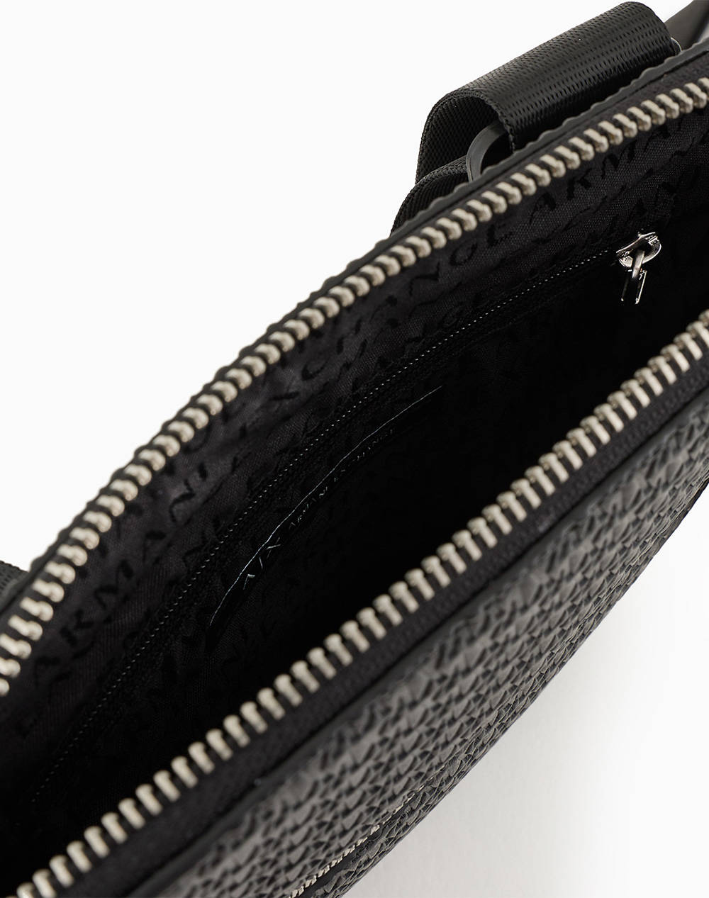 ARMANI EXCHANGE MESSENGER BAG (Размери: 21 x 3 x 13 см.)