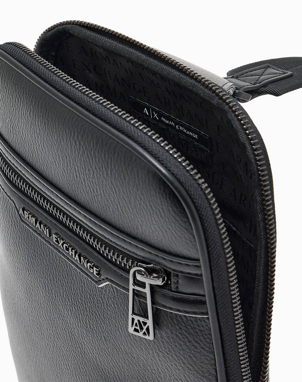 ARMANI EXCHANGE BACKPACK (Размери: 1,5 x 26 x 17 см.)