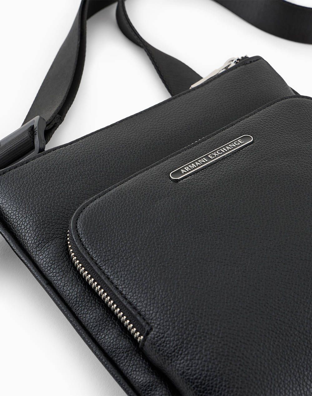 ARMANI EXCHANGE MESSENGER BAG (Размери: 22 x 3 x 21 см.)