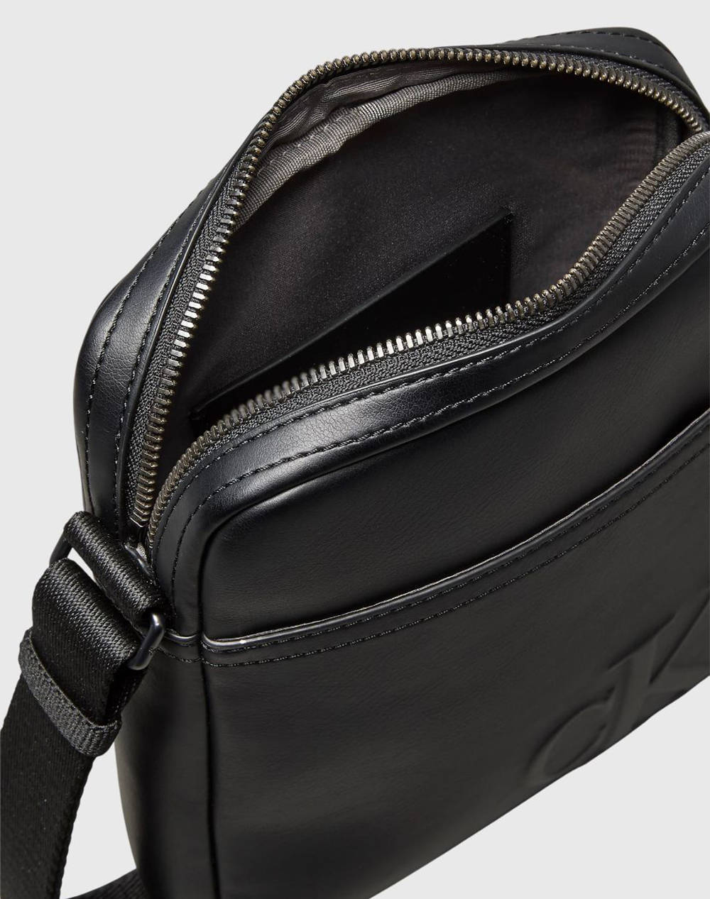 CALVIN KLEIN CK REPORTER (Размери: 19 x 21 x 5см.)