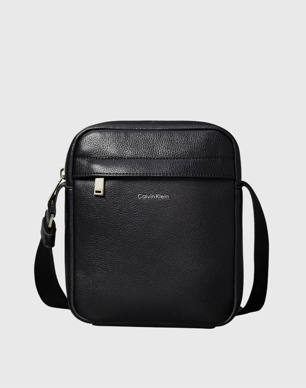 CALVIN KLEIN RAISED REPORTER (Размери: 18 x 22 x 7см.)