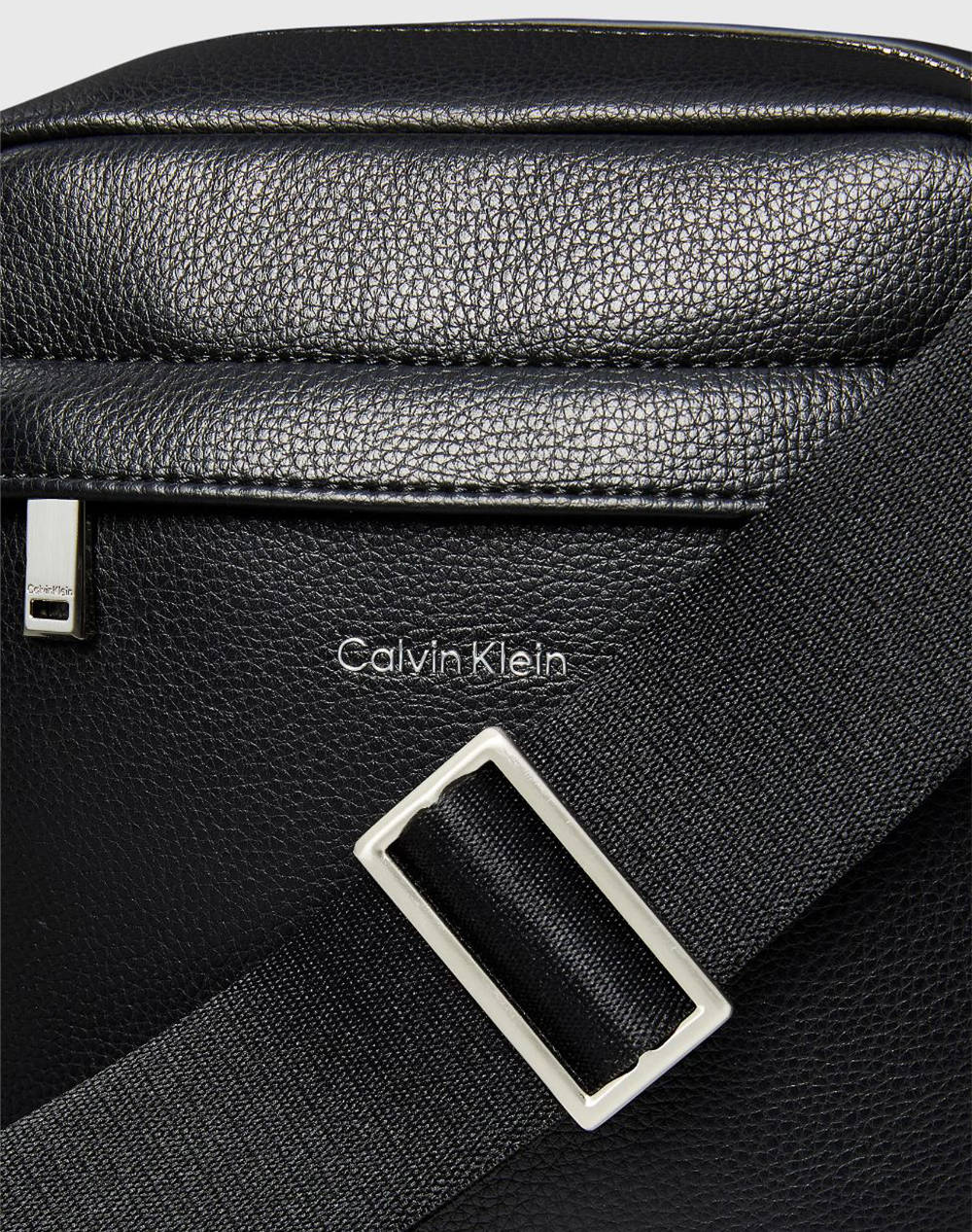 CALVIN KLEIN RAISED REPORTER (Размери: 18 x 22 x 7см.)