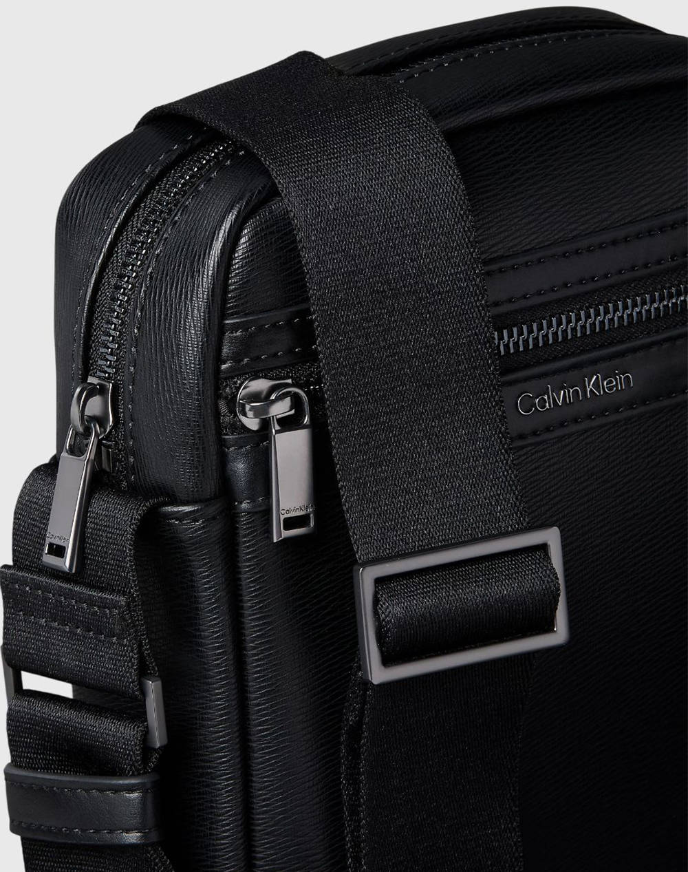 CALVIN KLEIN ZIP REPORTER (Размери: 18 x 20.5 x 6см.)
