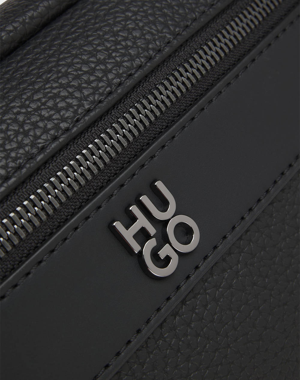 HUGO Quantic_Washbag 10266594 01 (Размери: 24 x 15.5 x 11см.)