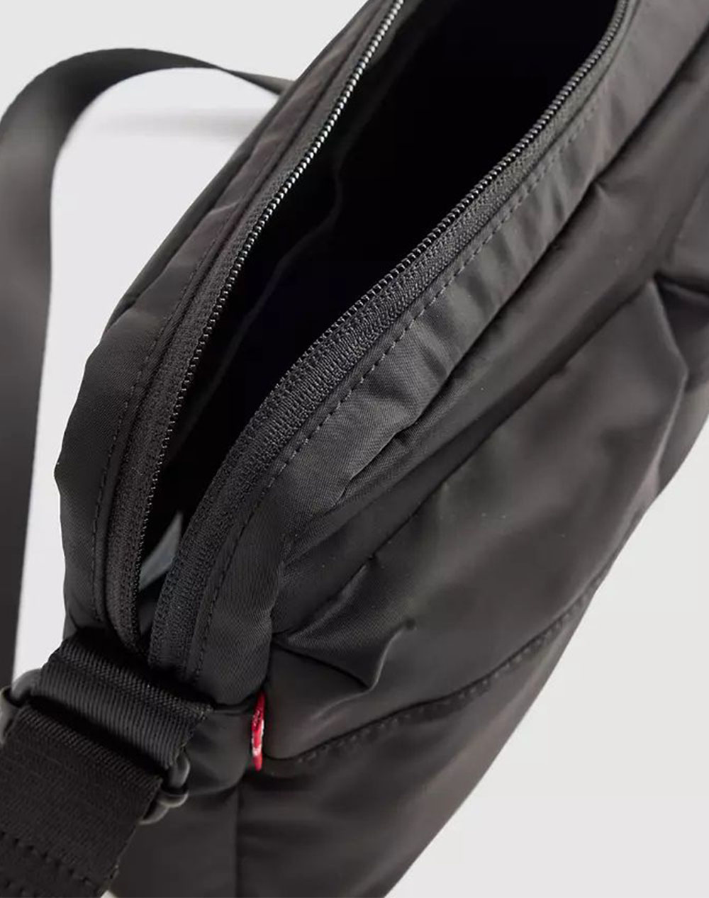 LEVIS MISSION BAY CROSSBODY