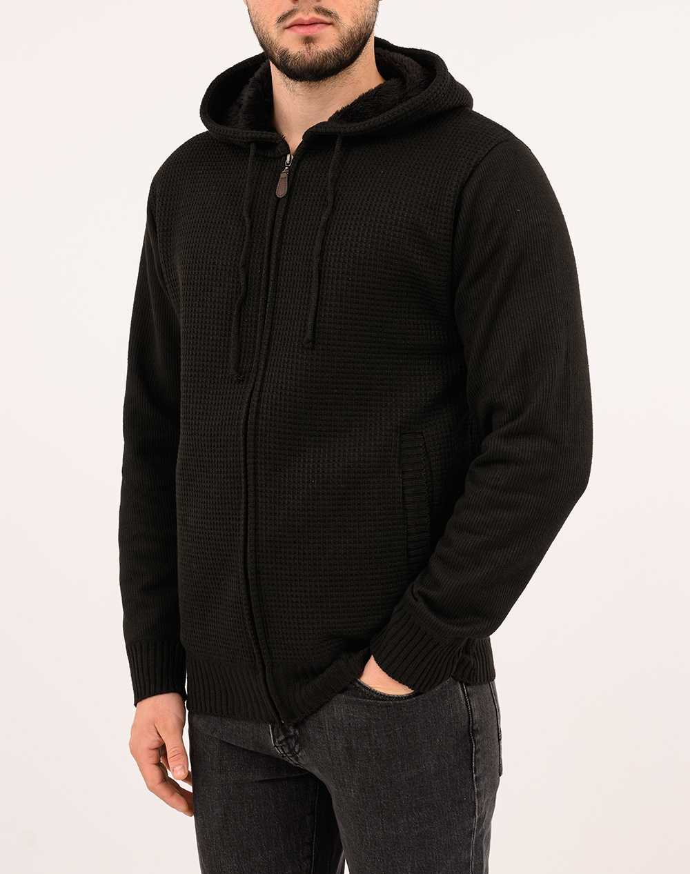 LEXTON ПЛЕТЕНО ЯКЕ С КАЧУЛКА 35%VISCOSE-65%ACRYLIC