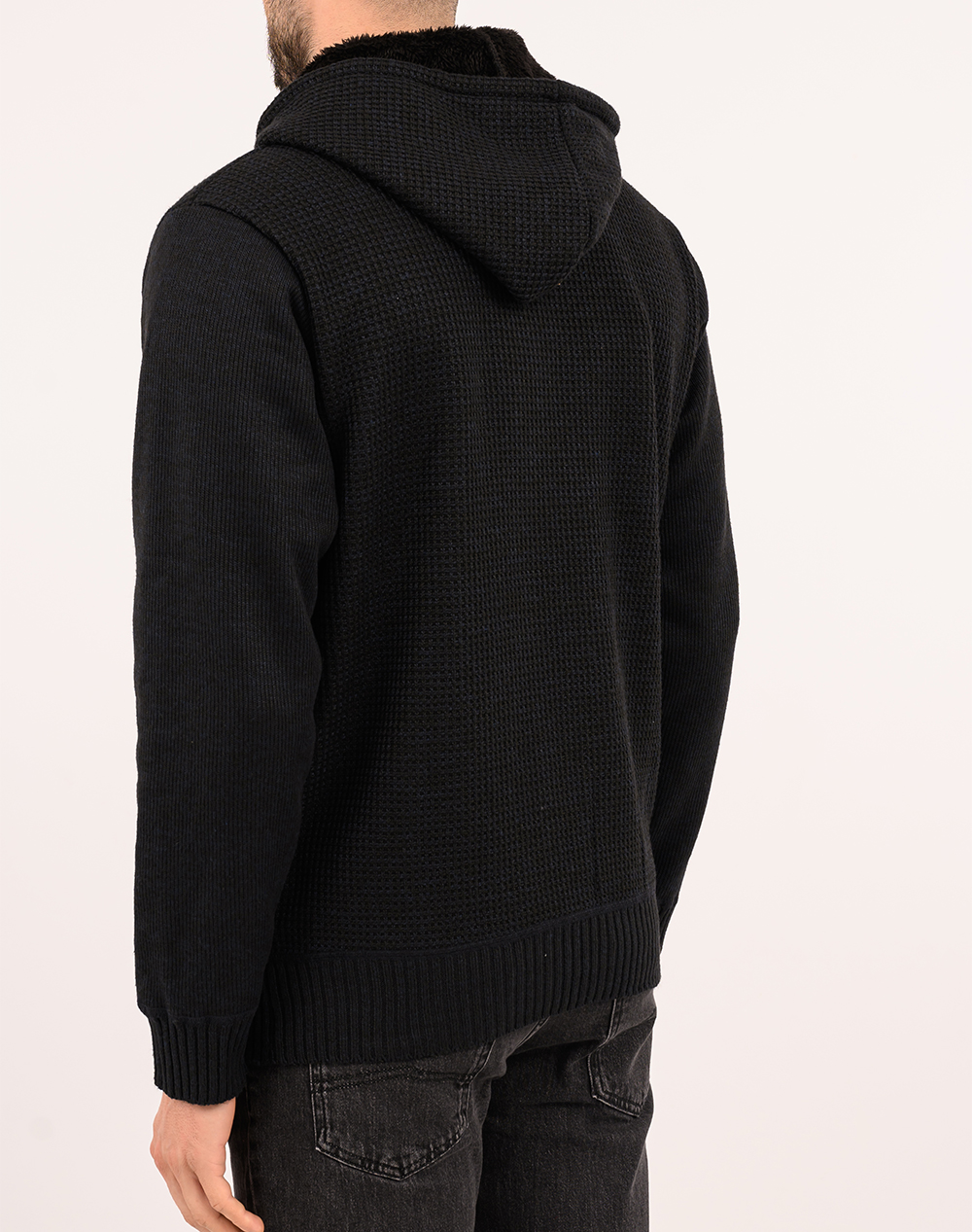 LEXTON ПЛЕТЕНО ЯКЕ С КАЧУЛКА 35%VISCOSE-65%ACRYLIC