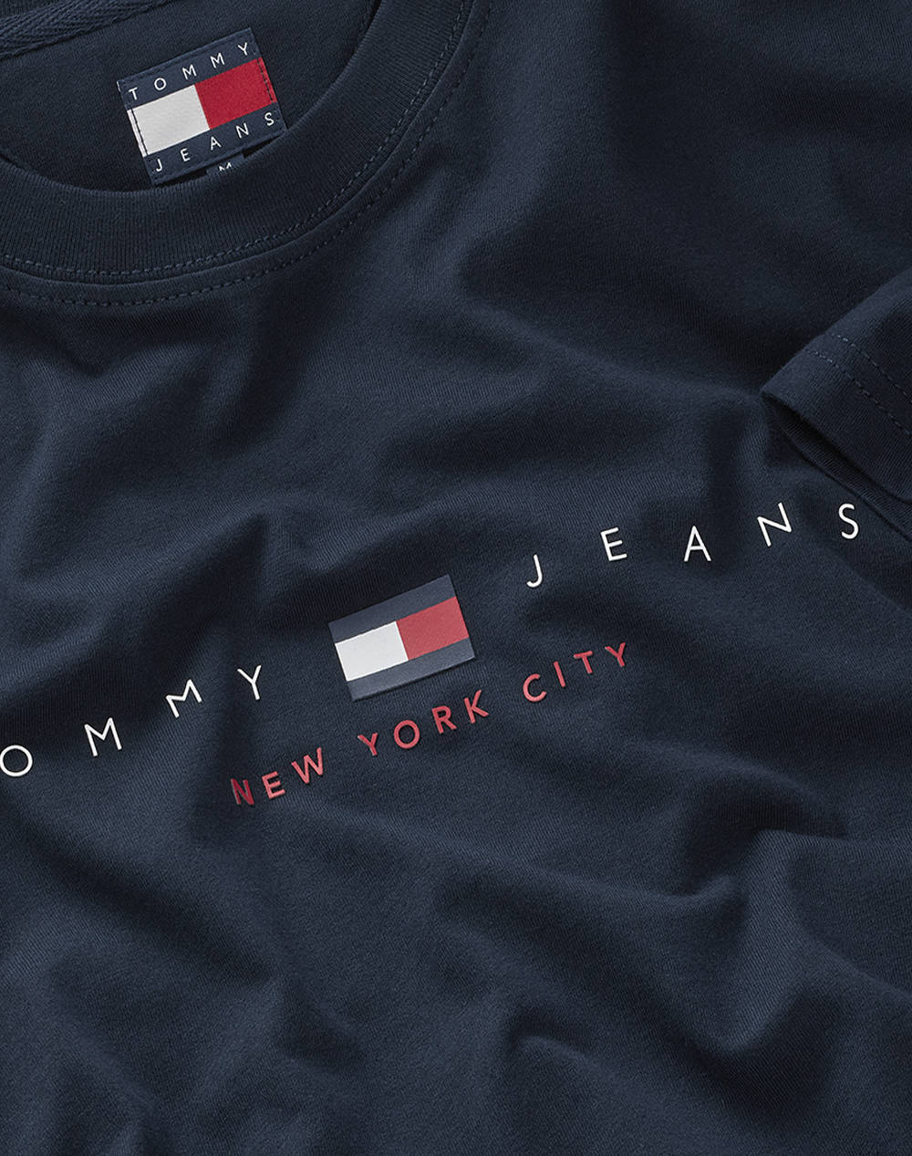 TOMMY JEANS TJM REG FLAG LINEAR SS TEE EXT