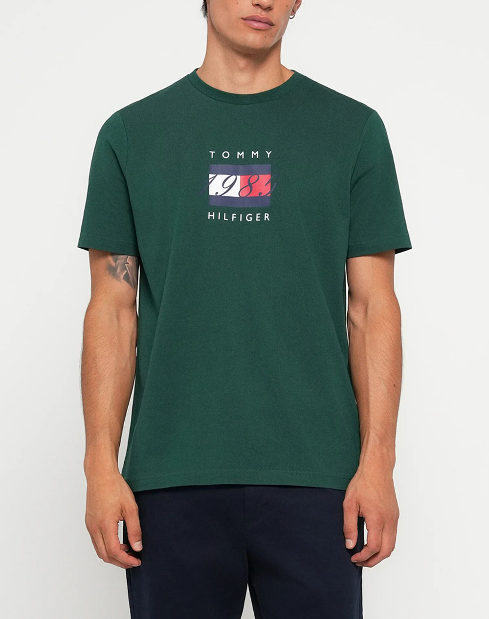 TOMMY HILFIGER LINEAR FLAG GRAPHIC TEE