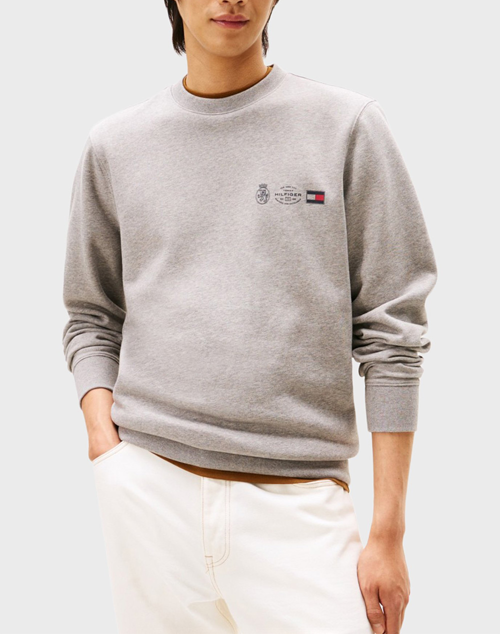 TOMMY HILFIGER SMALL CREST OUTLINE CREW NECK