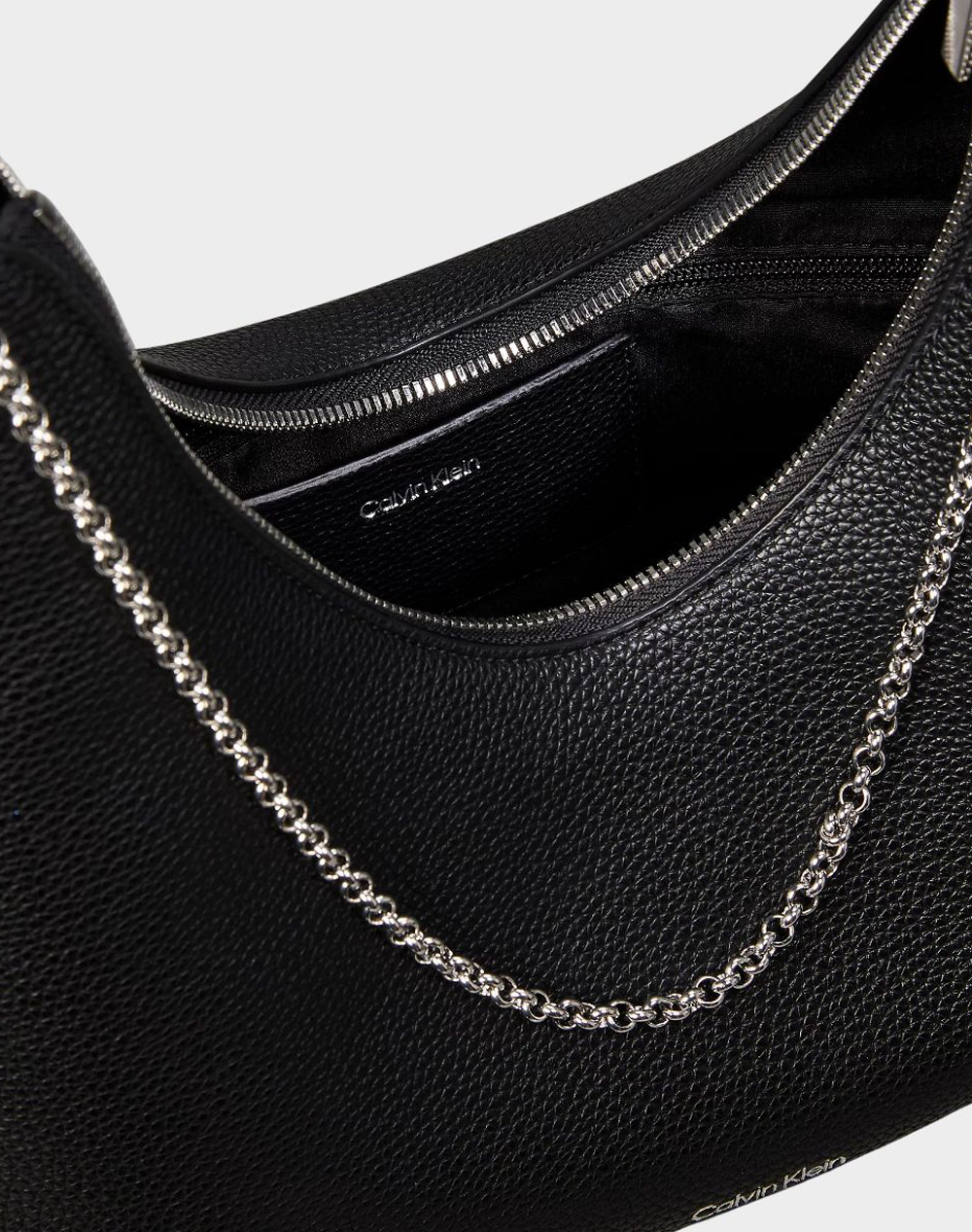 CALVIN KLEIN JEANS EMBLEM HW PEBBLE TOP ZIP HOBO