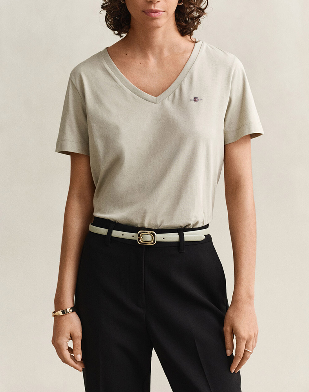 GANT БЛУЗА KMREG SHIELD SS V-NECK T-SHIRT.