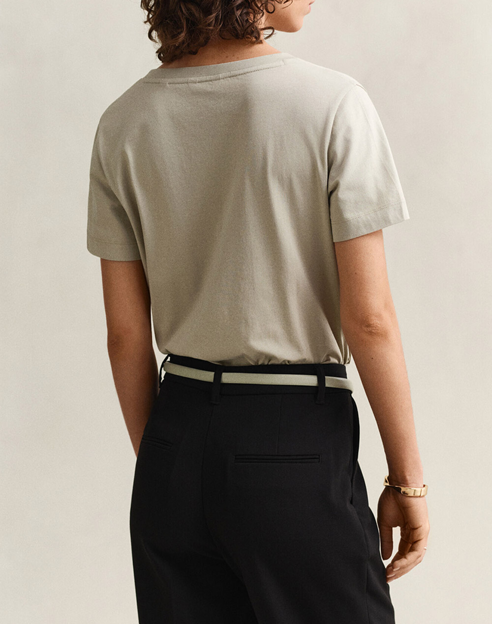 GANT БЛУЗА KMREG SHIELD SS V-NECK T-SHIRT.