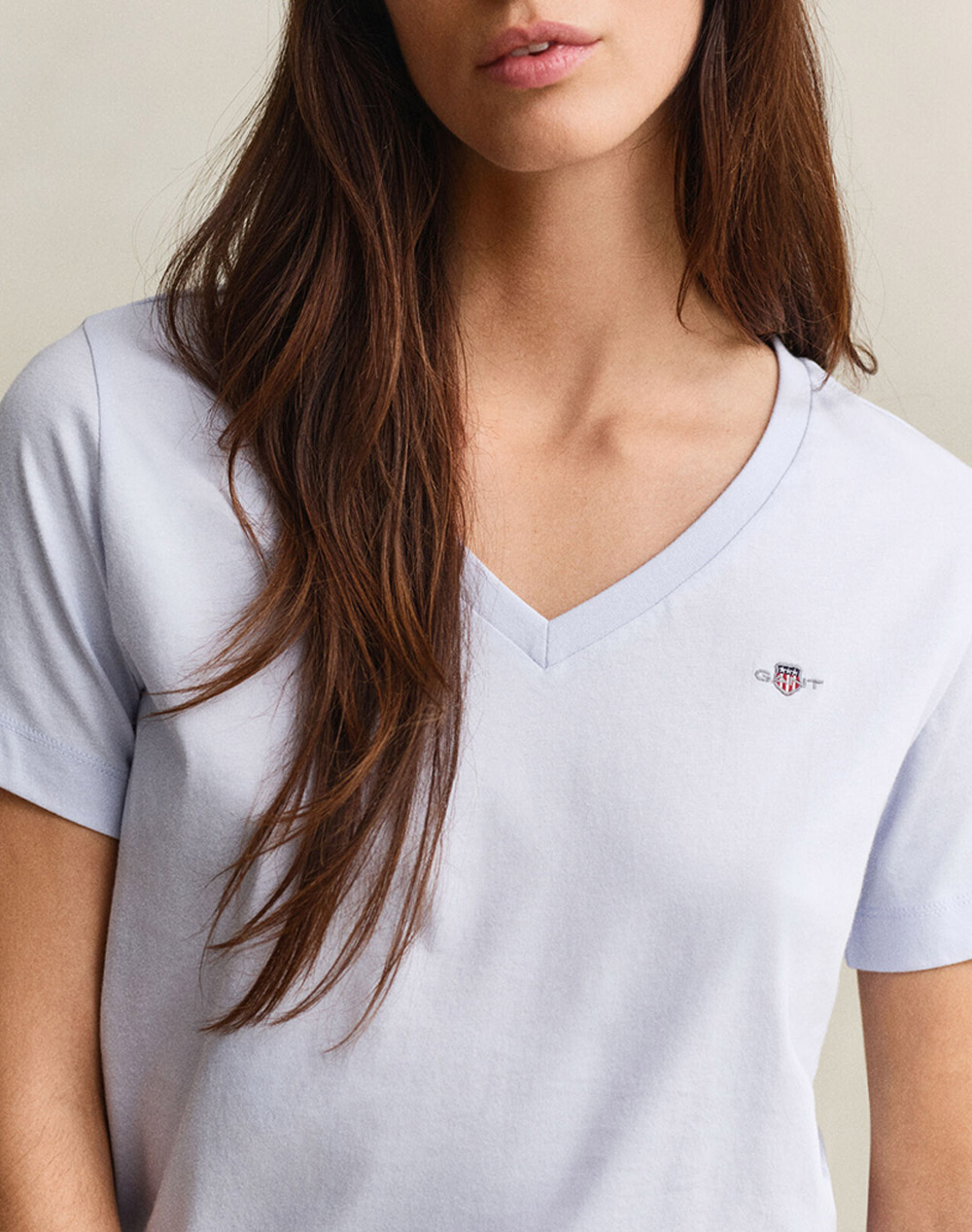 GANT БЛУЗА KMREG SHIELD SS V-NECK T-SHIRT.