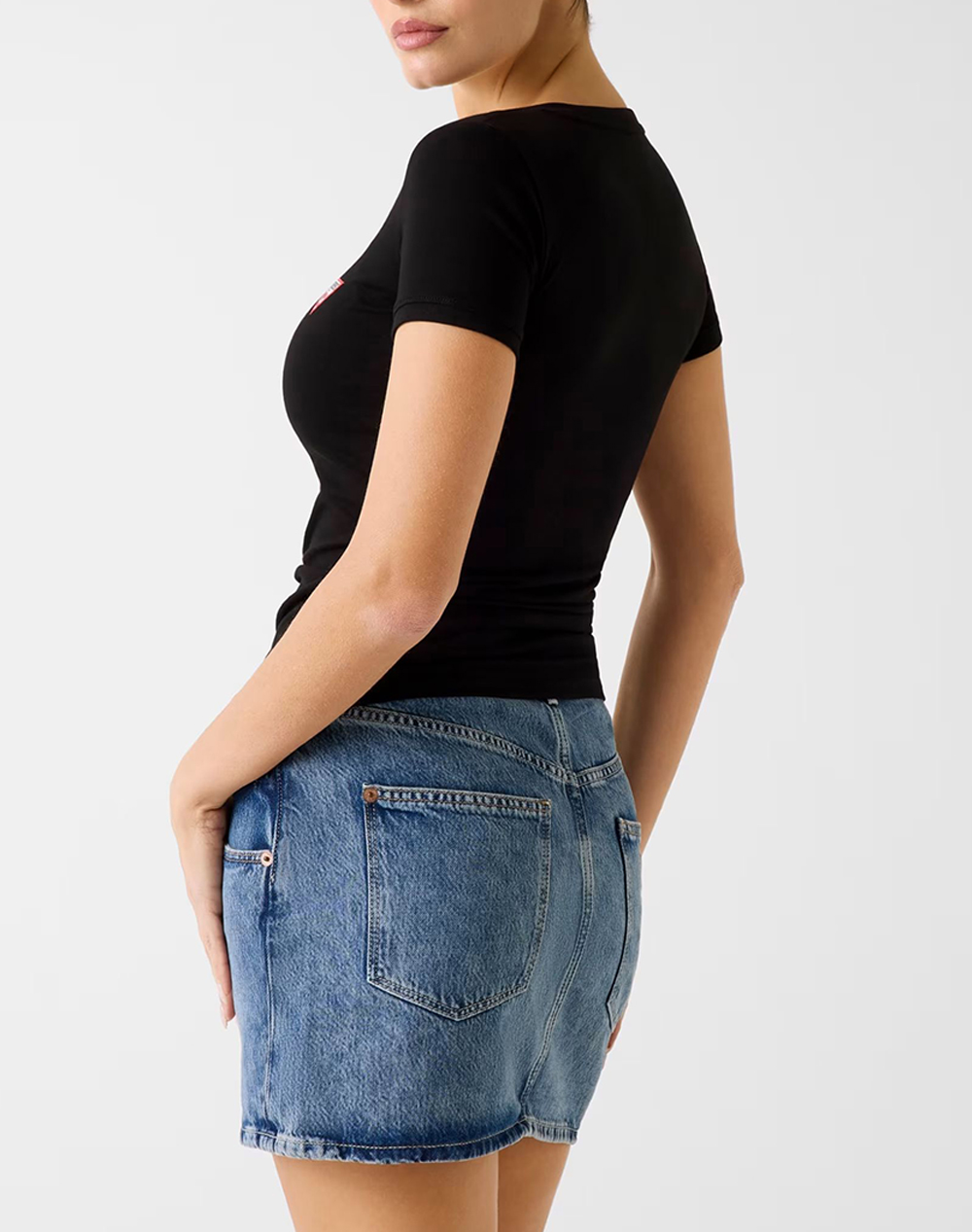 GUESS SS VN MINI TRIANGLE TEE ДАМСКА БЛУЗА