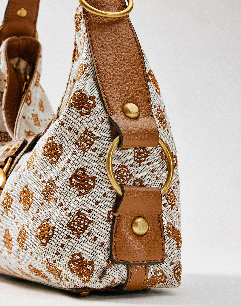 GUESS CAMDEN SHOULDER BAG ДАМСКА ЧАНТА