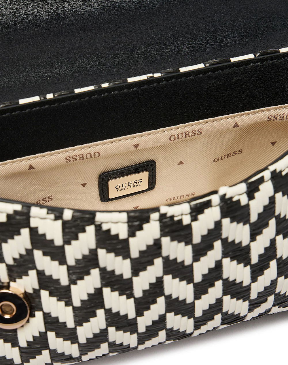 GUESS TESSI FLAP SHOULDER BAG ДАМСКА ЧАНТА
