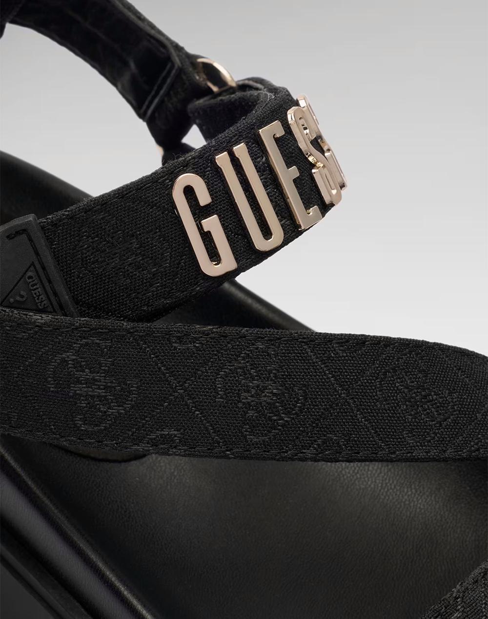 GUESS FETTA WOMENS SHOE
