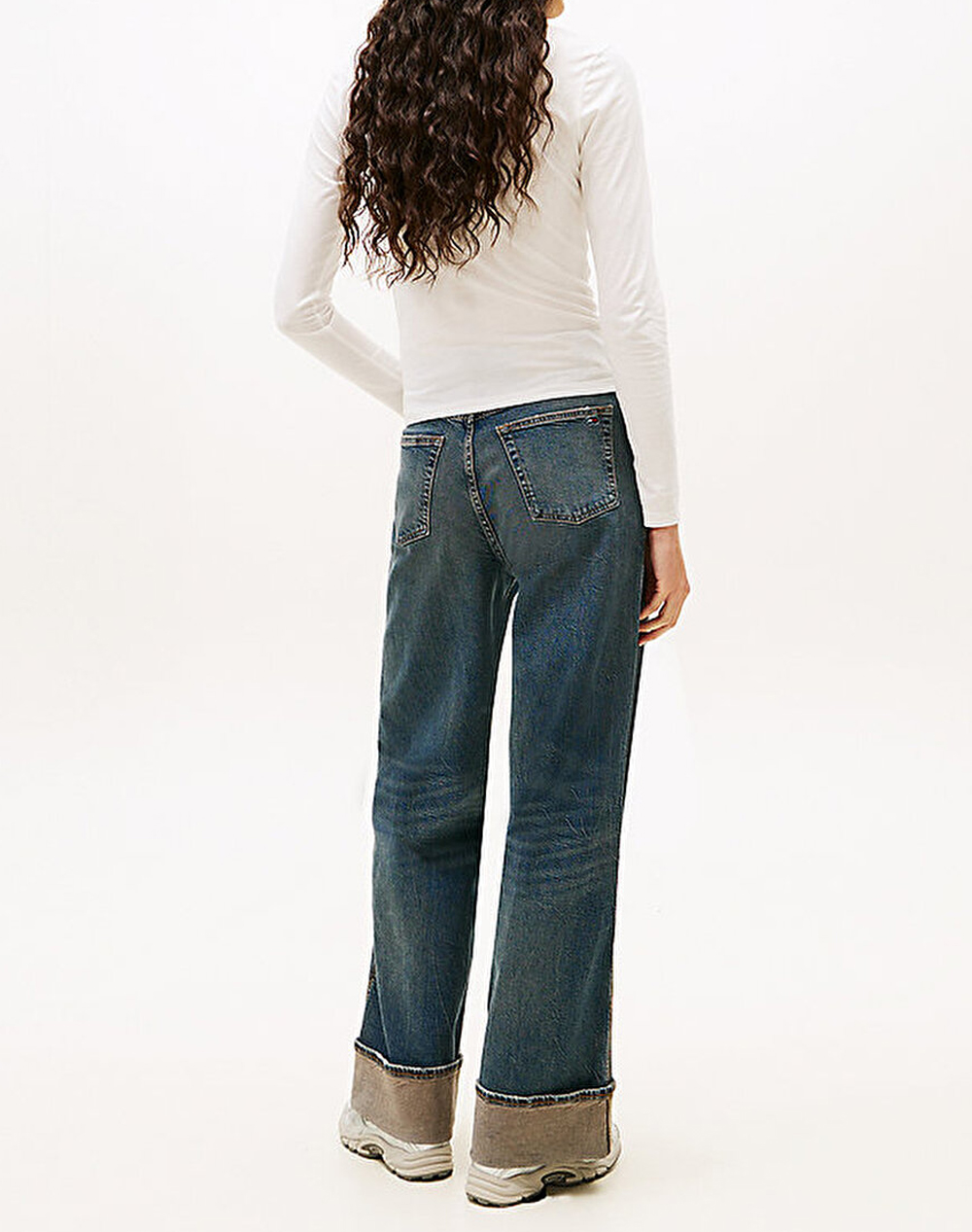 TOMMY JEANS TJW SLIM ESSENTIAL LOGO 1 LS TEE