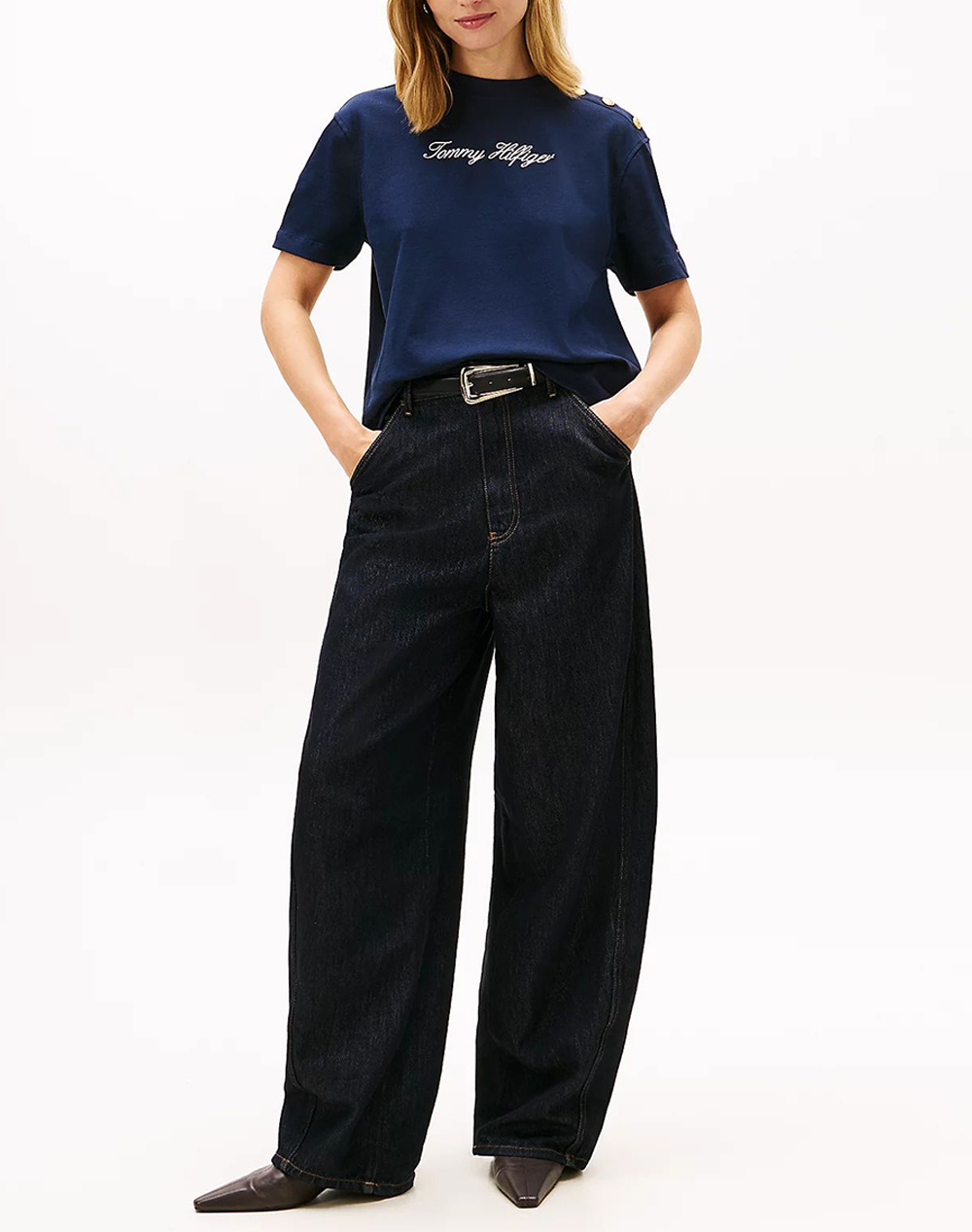 TOMMY HILFIGER GOLD BTN SCRIPT MDRN SS TEE