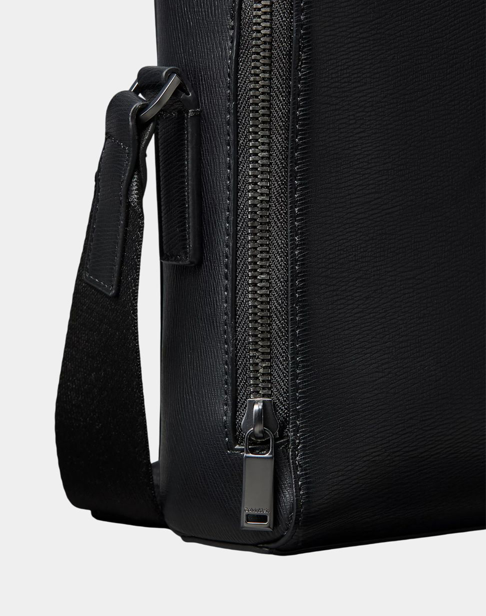 CALVIN KLEIN JEANS EMBLEM HW REPORTER