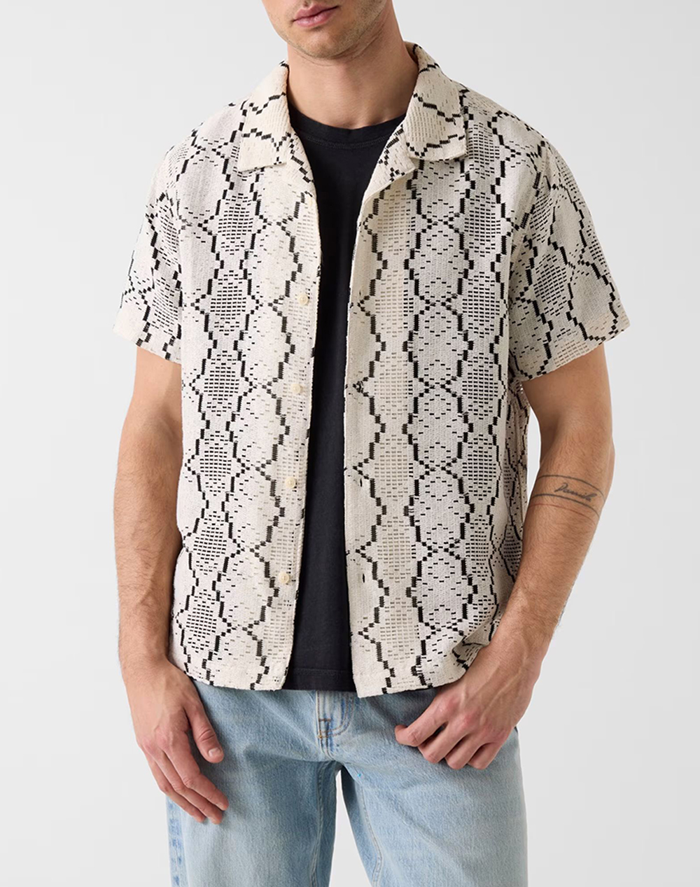 GUESS CARTER GEO CROCHET RESORT SS S MENS SHIRT