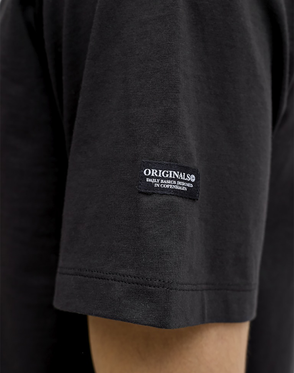 JACK&JONES JORCATSKILLS SQUARE BRANDING TEE SSCN LN